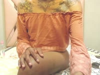 Je suis une trans très sexy. Ma grosse bite t