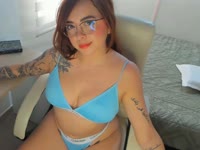 Soy una chica muy sensual! hablame para decirme tus deseos y se cumpliran en privado! haces vibrar mi juguete y eso me hace muy feliz.