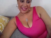 Brune pétillante qui aime la vie et ses plaisirs. la bonne humeur est mon moteur dans la vie . la séduction et les bons moments mon carburant. alors Messieurs, à vos clavier!