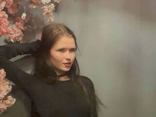 naked cam girl CharisseChappel