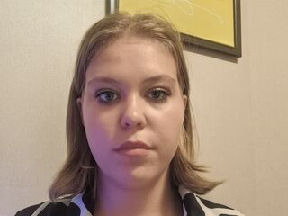 naked camgirl masturbating SaturninaLeavitt
