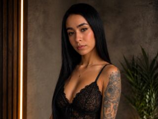 camgirl playing with vibrator VictoryStone