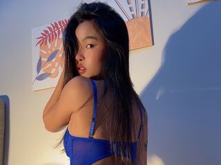 camwhore shaving pussy SessahMi