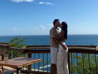 bedroom web cam AxelAndArielle