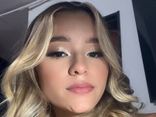 masturbating camgirl AaishaCollin