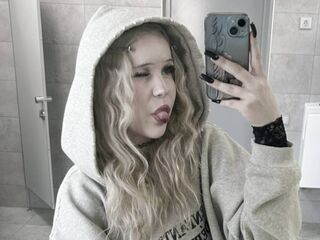 cam girl masturbating with vibrator AlicaUwu