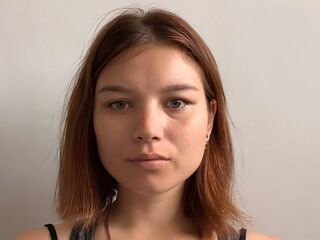 topless cam girl AndreThreat