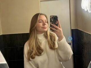 naked webcamgirl photo AryaThomas