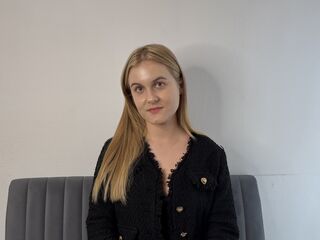 girl cam BellaMonson