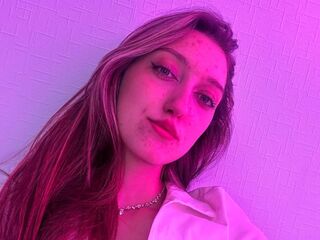 cam girl playing with sextoy BrandieBeninati