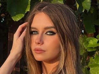 hot cam girl fingering BrunaKiebler