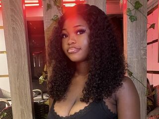 topless camgirl CreamieNelly