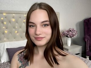 beautiful camgirl ElleMills