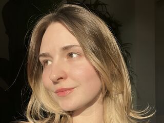 beautiful camgirl EmaSchlotzhauer