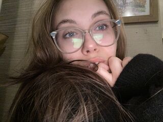 cam girl fingering EmilyLoven