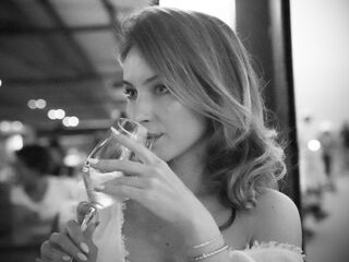 cam girl playing with dildo EthelynRose