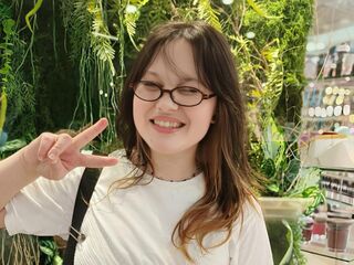 shaved pussy webcam FayLawley