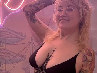 camgirl playing with vibrator Finndomme