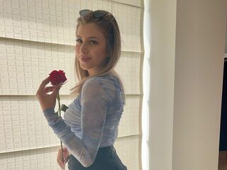 camgirl playing with sex toy IsabellaKain