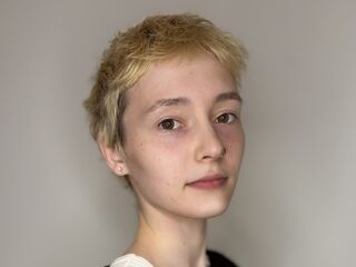 naked girl with webcam masturbating with vibrator JenelleBarette