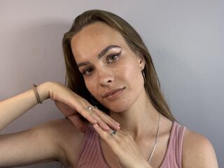 naked camgirl masturbating with dildo JerilynMominee