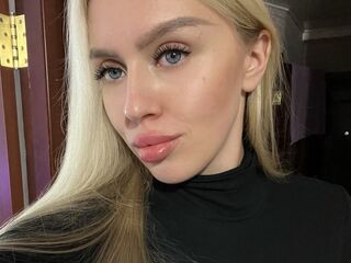 naked cam girl fingering pussy JudiJadore