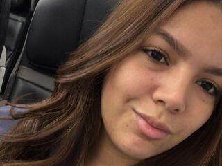 camgirl playing with vibrator KharolGiraldo