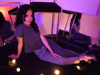 naked cam girl gallery KyaraLux