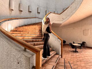 strip tease show LauraSnok