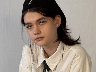 adult cam sex LeannMolineaux