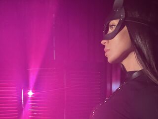 naked camgirl masturbating with vibrator LeilaNyman