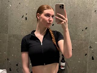 cam girl LessieNunz