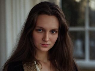 camgirl playing with vibrator LilliamDittman