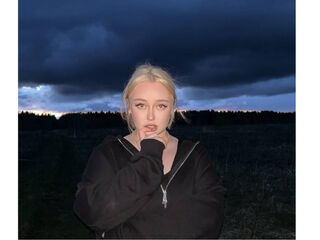 naked girl with live cam fingering LitaBloom