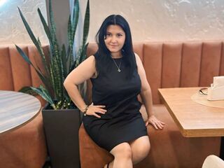 live chatroom LuisaMiller