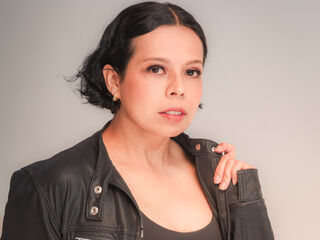 fingering camslut LunaaMorelli