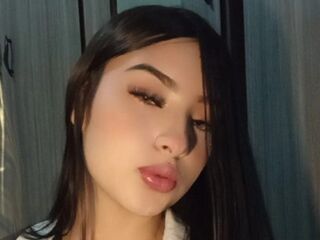 topless webcamgirl MadelynFabbro