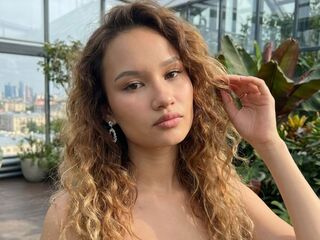 naked girl with webcam masturbating with dildo MaliaUcci