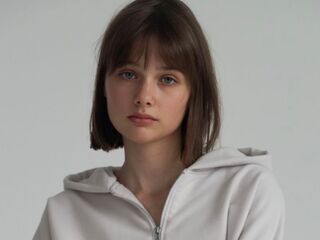 naked camgirl masturbating with vibrator MarylouHaws