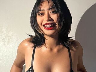 hot striptease webcam QuinnRoxy