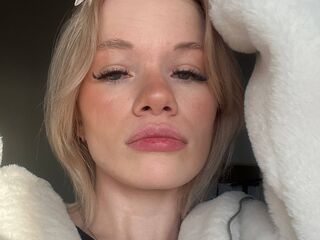 naked girl with webcam fingering pussy RenitaKoo