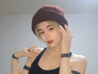 camslut topless RoxannCobio