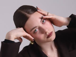 naked cam girl masturbating with vibrator SophiaCurlam