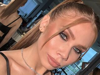 cam girl playing with sextoy TawnyaCarwell